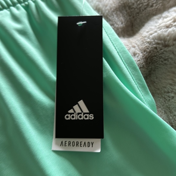 Boys adidas shorts size medium 10/12 - Picture 2 of 5